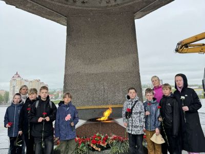 ВОЗЛОЖЕНИЕ ЦВЕТОВ К МЕМОРИАЛЬНОМУ КОМПЛЕКСУ И БРАТСКОЙ МОГИЛЕ СОВЕТСКИХ ВОИНОВ /07.05.2026/